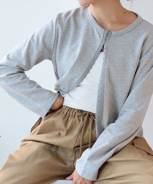 BeAMS DOT（ビームスドット）の「【WEB限定】BeAMS DOT / ホックスウェット カーディガン（カーディガン/ボレロ・レディース・ベージュ/グレー/ブラック・FREE）」の11枚目の写真