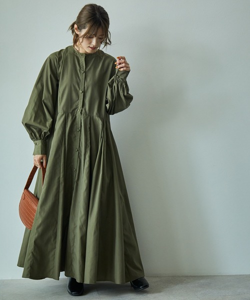 ECRIRE（エクリール）の「【yun_wearコラボ】ボリュームスリーブサーキュラーフレアロング丈ワンピース（シャツワンピース・レディース・ブラック/オフホワイト/カーキ/ワイン/チャコールグレー/ベージュ・M）」の16枚目の写真