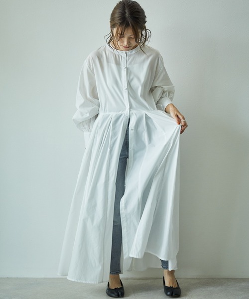 ECRIRE（エクリール）の「【yun_wearコラボ】ボリュームスリーブサーキュラーフレアロング丈ワンピース（シャツワンピース・レディース・ブラック/オフホワイト/カーキ/ワイン/チャコールグレー/ベージュ・M）」の21枚目の写真