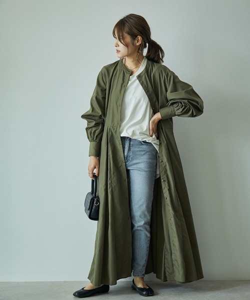 ECRIRE（エクリール）の「【yun_wearコラボ】ボリュームスリーブサーキュラーフレアロング丈ワンピース（シャツワンピース・レディース・ブラック/オフホワイト/カーキ/ワイン/チャコールグレー/ベージュ・M）」の10枚目の写真