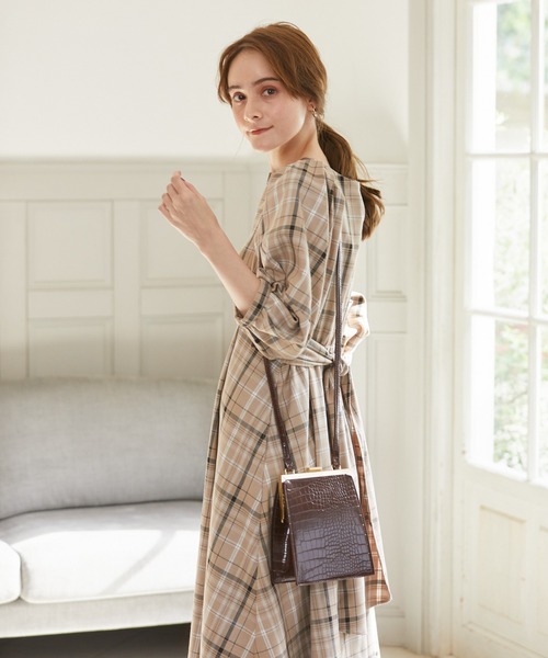 Rewde(ルゥデ)の「バックコンシャスチェック柄ワンピース(1R05-09234)(ワンピース・レディース・ベージュ/ブラウン・M)」の10枚目の写真