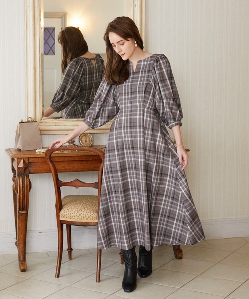 Rewde(ルゥデ)の「バックコンシャスチェック柄ワンピース(1R05-09234)(ワンピース・レディース・ベージュ/ブラウン・M)」の17枚目の写真