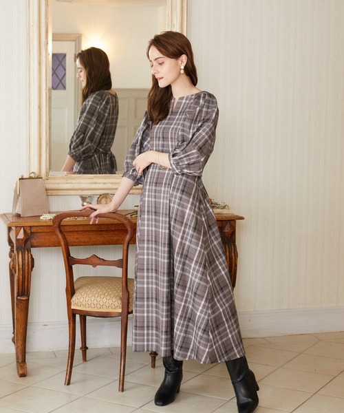 Rewde(ルゥデ)の「バックコンシャスチェック柄ワンピース(1R05-09234)(ワンピース・レディース・ベージュ/ブラウン・M)」の14枚目の写真