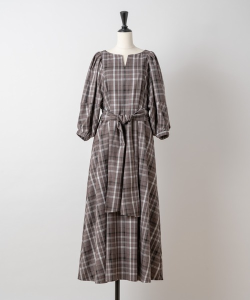 Rewde(ルゥデ)の「バックコンシャスチェック柄ワンピース(1R05-09234)(ワンピース・レディース・ベージュ/ブラウン・M)」の16枚目の写真