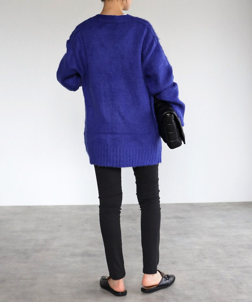 amini（アミニ）の「【2021-2022 A/W】カラーニットＶネックカーディガン（カーディガン/ボレロ・レディース・ブラウン/レッド/ライム/ブルー/グリーン/モカ・MEDIUM）」の16枚目の写真