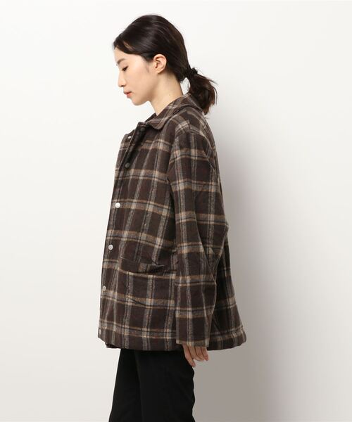 SPINNS（スピンズ）の「【ゆったりシルエット】チェック柄シャツジャケット（その他アウター・レディース・ネイビー/ベージュ/ブラウン・ONESIZE）」の6枚目の写真