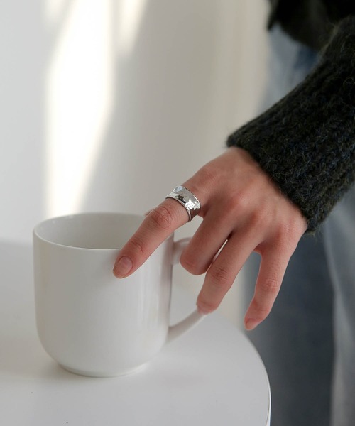 UNE MANSION（ユヌマンション）の「デイリーボールドリング（リング・レディース・シルバー/ゴールド・ONE SIZE）」の2枚目の写真