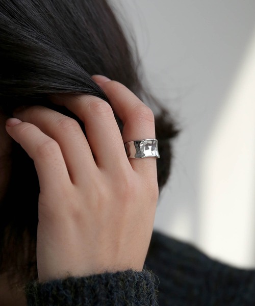 UNE MANSION（ユヌマンション）の「デイリーボールドリング（リング・レディース・シルバー/ゴールド・ONE SIZE）」の4枚目の写真