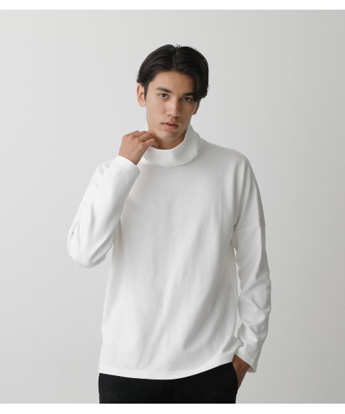 AZUL by moussy(アズールバイマウジー)の「TURTLENECK LONG TEE/タートルネックロングT(Tシャツ/カットソー・メンズ・ブラック/オフホワイト・MEDIUM/LARGE)」の2枚目の写真