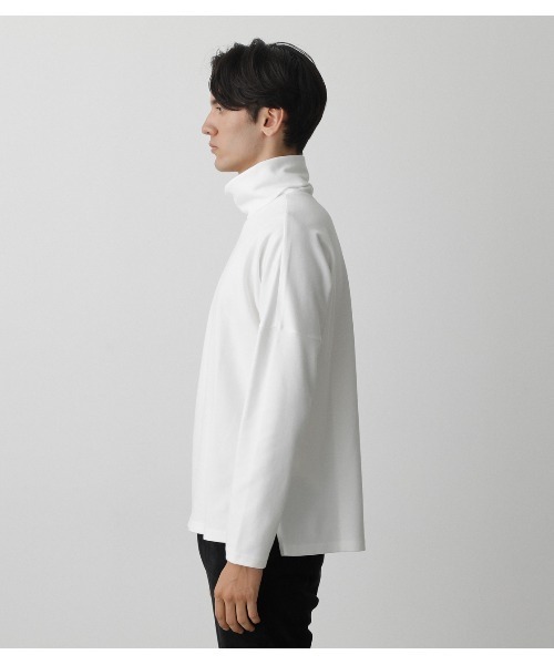 AZUL by moussy(アズールバイマウジー)の「TURTLENECK LONG TEE/タートルネックロングT(Tシャツ/カットソー・メンズ・ブラック/オフホワイト・MEDIUM/LARGE)」の10枚目の写真
