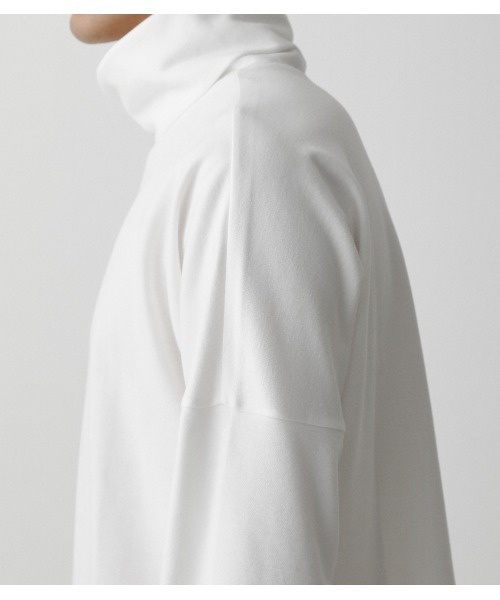 AZUL by moussy(アズールバイマウジー)の「TURTLENECK LONG TEE/タートルネックロングT(Tシャツ/カットソー・メンズ・ブラック/オフホワイト・MEDIUM/LARGE)」の13枚目の写真