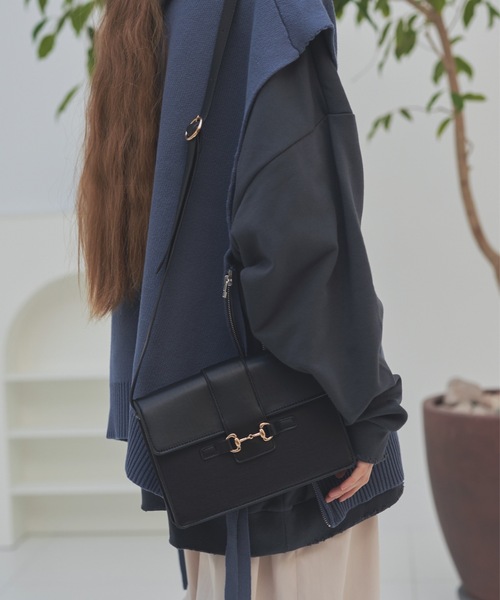 shiki tokyo(シキトウキョウ)の「Bit Chain Square Shoulder Bag / ビットチェーンスクエアショルダーバッグ(ショルダーバッグ・メンズ・ブラック・FREE)」の2枚目の写真