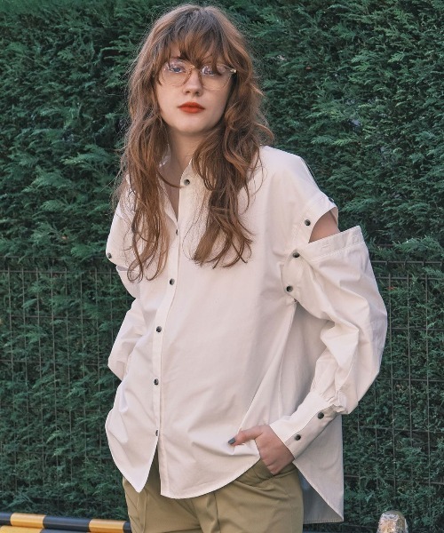 REDYAZEL（レディアゼル）の「ボタン付きドロップシャツ（シャツ/ブラウス・レディース・オフホワイト/サックスブルー/イエロー・FREE）」の8枚目の写真