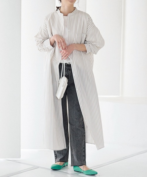 KOBE LETTUCE（コウベレタス）の「スタンドカラーロングシャツワンピース（シャツワンピース・レディース・オフホワイト/ホワイト×ネイビー/ベージュ系その他/ホワイト系その他・FREE）」の2枚目の写真