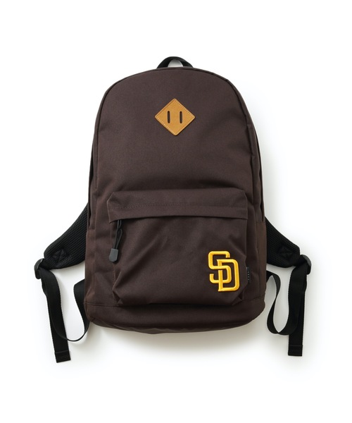 LB/S (エルビーエス)の「MLB 立体刺繍チームロゴ入りデイパック バックパック(バックパック/リュック・メンズ・ブラウン/ネイビー/ブラック・FREE)」の2枚目の写真