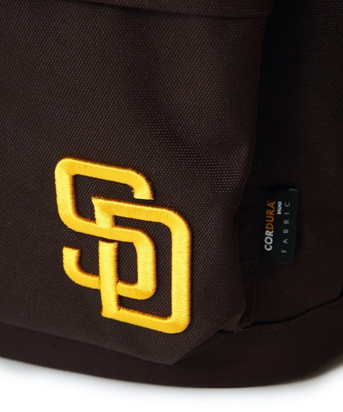 LB/S (エルビーエス)の「MLB 立体刺繍チームロゴ入りデイパック バックパック(バックパック/リュック・メンズ・ブラウン/ネイビー/ブラック・FREE)」の9枚目の写真