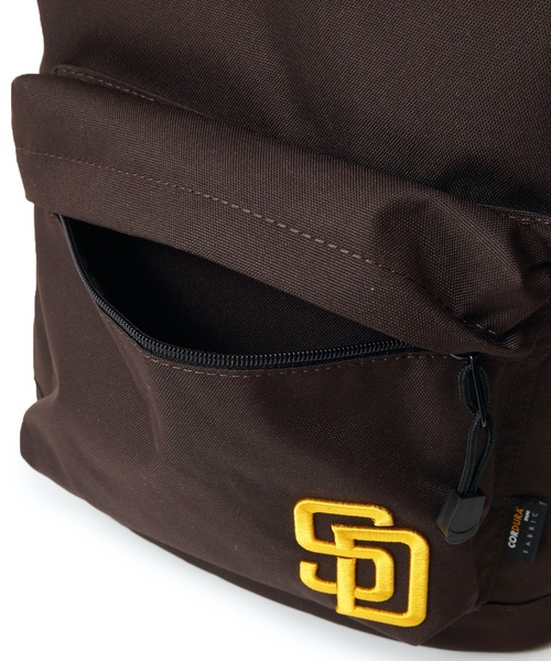 LB/S (エルビーエス)の「MLB 立体刺繍チームロゴ入りデイパック バックパック(バックパック/リュック・メンズ・ブラウン/ネイビー/ブラック・FREE)」の13枚目の写真