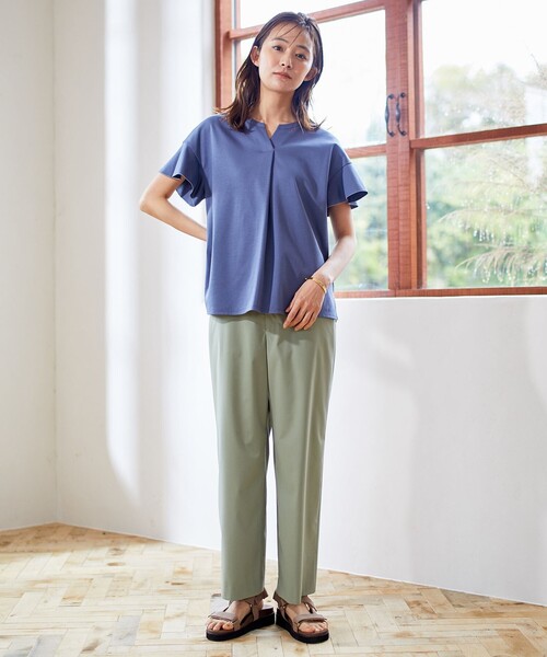 J.PRESS(ジェイプレス)の「【UVケア・接触冷感】コンパクトコットンスムース キーネック カットソー(Tシャツ/カットソー・レディース・ピンク系/ベージュ系/ネイビー系/グレー系/ホワイト系/ブルー系・MEDIUM/LARGE)」の8枚目の写真