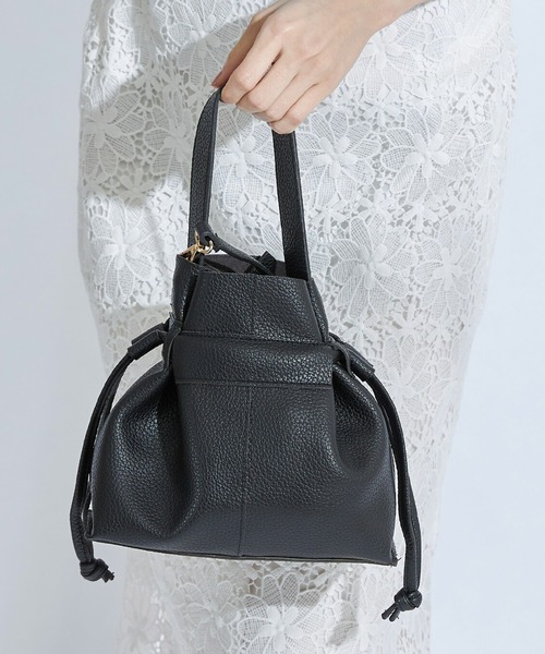 tocco closet（トッコ　クローゼット）の「２ＷＡＹフェイクレザーミニ巾着バッグ（ショルダーバッグ・レディース・アイボリー/ブラック・FREE）」の2枚目の写真