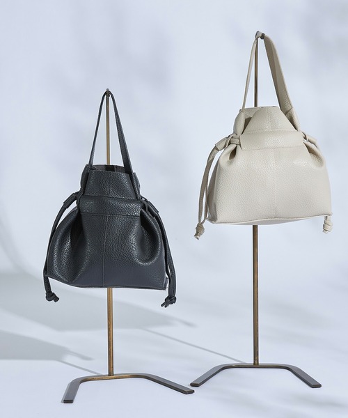 tocco closet（トッコ　クローゼット）の「２ＷＡＹフェイクレザーミニ巾着バッグ（ショルダーバッグ・レディース・アイボリー/ブラック・FREE）」の12枚目の写真