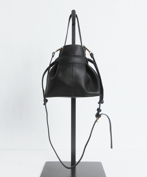 tocco closet（トッコ　クローゼット）の「２ＷＡＹフェイクレザーミニ巾着バッグ（ショルダーバッグ・レディース・アイボリー/ブラック・FREE）」の6枚目の写真