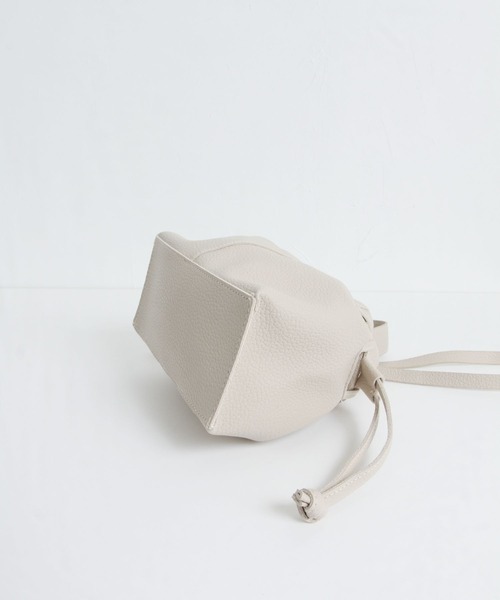 tocco closet（トッコ　クローゼット）の「２ＷＡＹフェイクレザーミニ巾着バッグ（ショルダーバッグ・レディース・アイボリー/ブラック・FREE）」の14枚目の写真