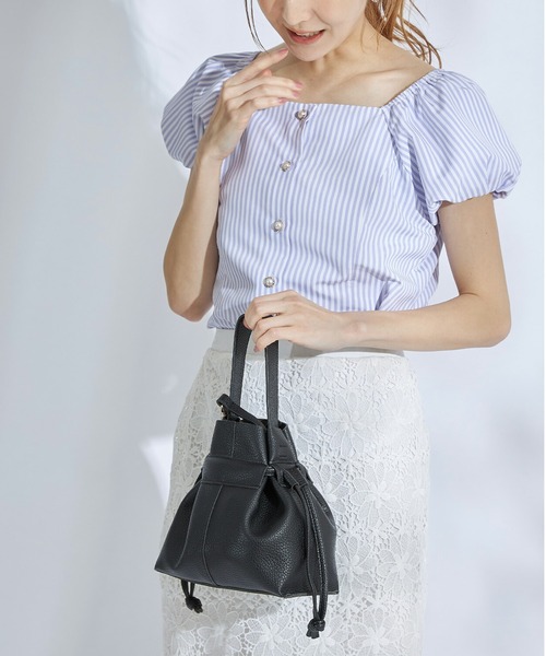 tocco closet（トッコ　クローゼット）の「２ＷＡＹフェイクレザーミニ巾着バッグ（ショルダーバッグ・レディース・アイボリー/ブラック・FREE）」の13枚目の写真