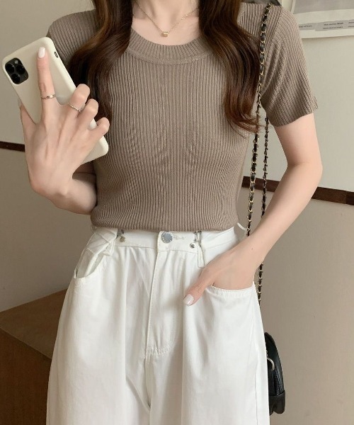 MAISON BREEZE（メゾンブリーズ）の「【MAISON BREEZE】ラウンドネックリブニットショートトップス SCCH154（Tシャツ/カットソー・レディース・ブラック/ベージュ/オレンジ/ブルー/アイボリー/グリーン・FREE）」の4枚目の写真