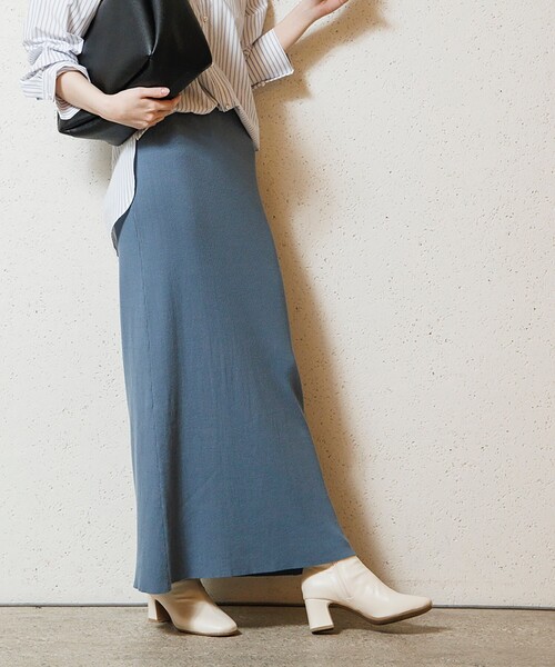 OPAQUE.CLIP（オペークドットクリップ）の「◆リブニットナロースカート【WEB限定サイズ】（スカート・レディース・チャコールグレー/ブルー/サンドベージュ・40/38）」の3枚目の写真