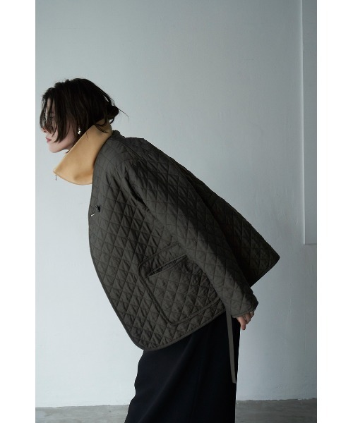 CLANE（クラネ）の「QUILTING NO COLLAR JACKET（ノーカラージャケット・レディース・カーキ/イエロー・2/1）」の5枚目の写真
