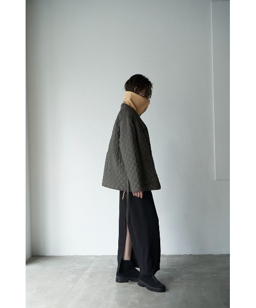 CLANE（クラネ）の「QUILTING NO COLLAR JACKET（ノーカラージャケット・レディース・カーキ/イエロー・2/1）」の8枚目の写真