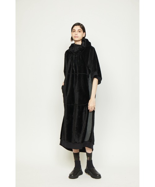 gomme(ゴム)の「マイクロベロア バインダーフードワンピース(ワンピース・レディース・ブラック・MEDIUM)」の17枚目の写真