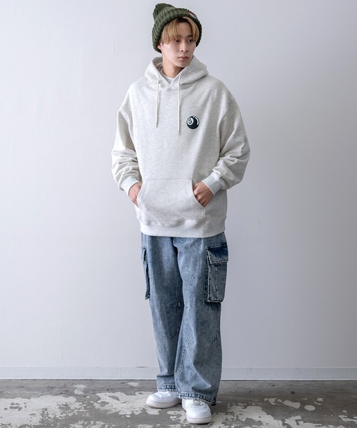 ホワイト グラフィックプリント スウェット コレクション グラフィックプリント スウェットプルオーバー