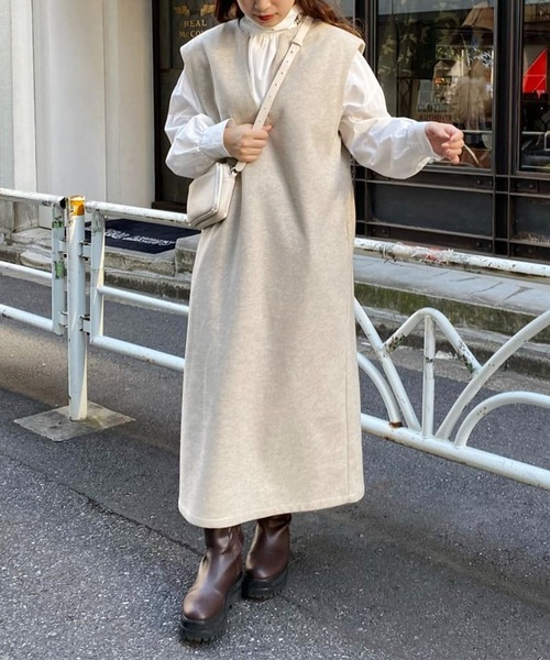 PUAL CE CIN(ピュアルセシン)の「圧縮ニットジャージーキーネックジャンパースカート(ワンピース・レディース・ブラック/ベージュ・FREE)」の3枚目の写真