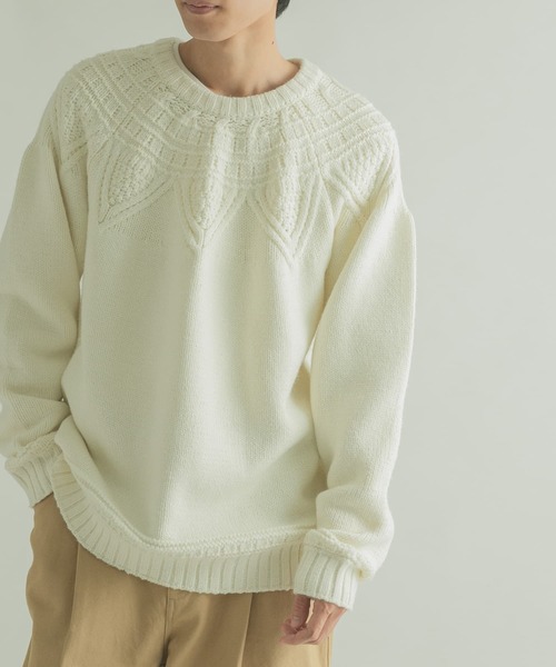 FORK&SPOON(フォークアンドスプーン)の「FORK&SPOON 求心クルーネックニット(ニット/セーター・メンズ・グレー系その他/オフホワイト・4/5)」の1枚目の写真