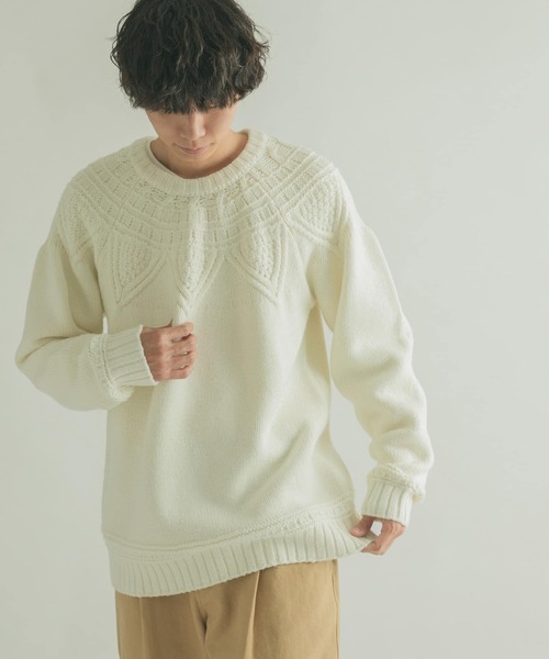 FORK&SPOON(フォークアンドスプーン)の「FORK&SPOON 求心クルーネックニット(ニット/セーター・メンズ・グレー系その他/オフホワイト・4/5)」の7枚目の写真