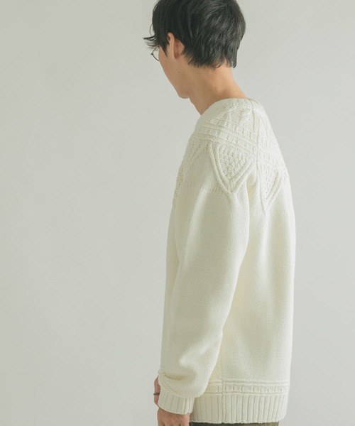 FORK&SPOON(フォークアンドスプーン)の「FORK&SPOON 求心クルーネックニット(ニット/セーター・メンズ・グレー系その他/オフホワイト・4/5)」の8枚目の写真