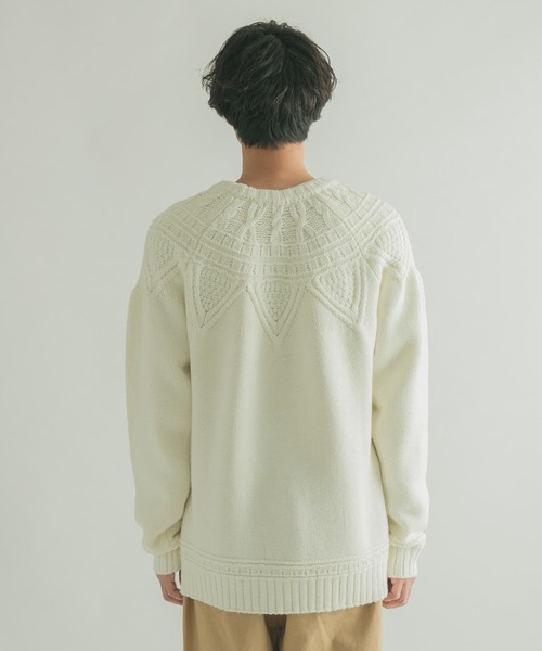 FORK&SPOON(フォークアンドスプーン)の「FORK&SPOON 求心クルーネックニット(ニット/セーター・メンズ・グレー系その他/オフホワイト・4/5)」の13枚目の写真