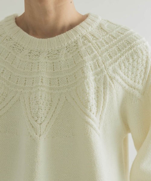 FORK&SPOON(フォークアンドスプーン)の「FORK&SPOON 求心クルーネックニット(ニット/セーター・メンズ・グレー系その他/オフホワイト・4/5)」の10枚目の写真