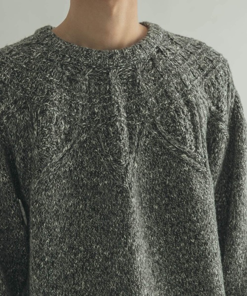 FORK&SPOON(フォークアンドスプーン)の「FORK&SPOON 求心クルーネックニット(ニット/セーター・メンズ・グレー系その他/オフホワイト・4/5)」の6枚目の写真