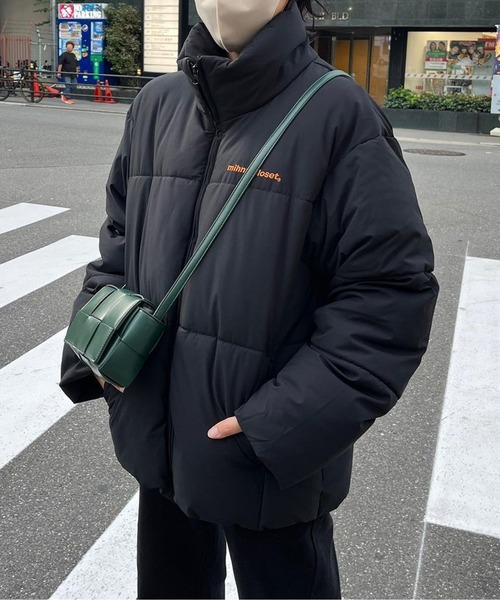 CPCM（シーピーシーエム）の「胸刺繍ボリューム中綿ブルゾン（ダウンジャケット/コート・レディース・ライトグレー/ブラック/マスタード・MEDIUM/LARGE）」の2枚目の写真