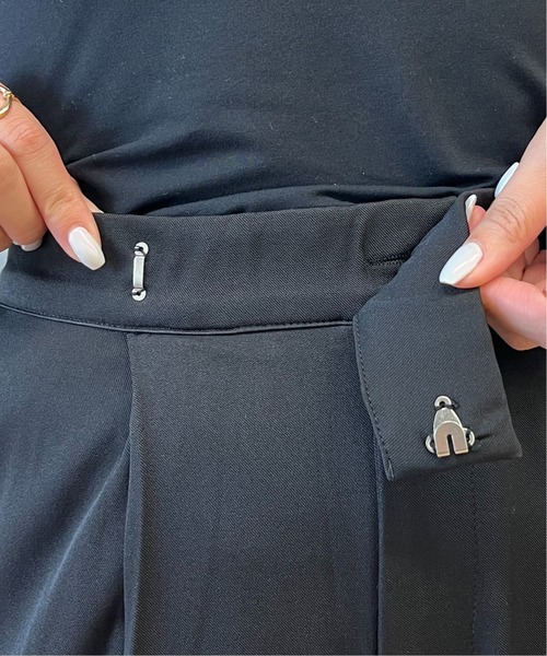 prose verse（プロズヴェール）の「【バックウエストゴム仕様】ハイウエストスリットペンシルパンツ（スラックス・レディース・ブラック・MEDIUM/LARGE/SMALL）」の10枚目の写真