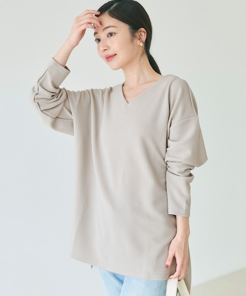 coca（coca）（コカ）の「エンボスVネックプルオーバー（Tシャツ/カットソー・レディース・ライトグレー/ブラック/ライトベージュ・M/L/S）」の3枚目の写真