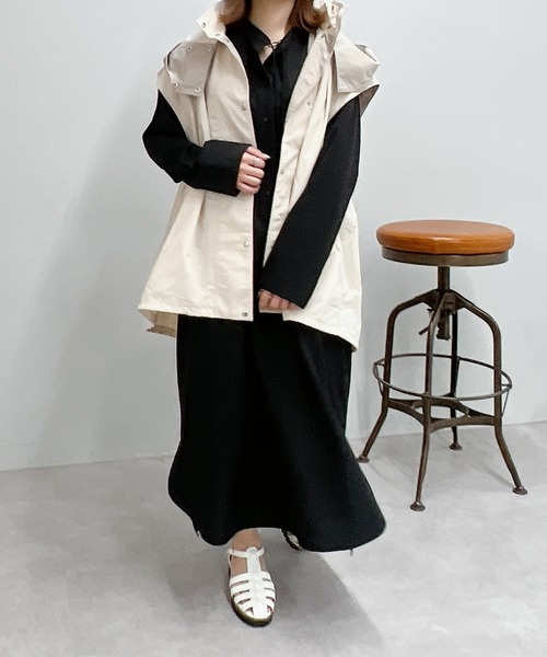 un dix cors(アンディコール)の「バイカラーマルチウェイマウンテンパーカー(マウンテンパーカー・レディース・ベージュ/グレイッシュベージュ・FREE)」の9枚目の写真