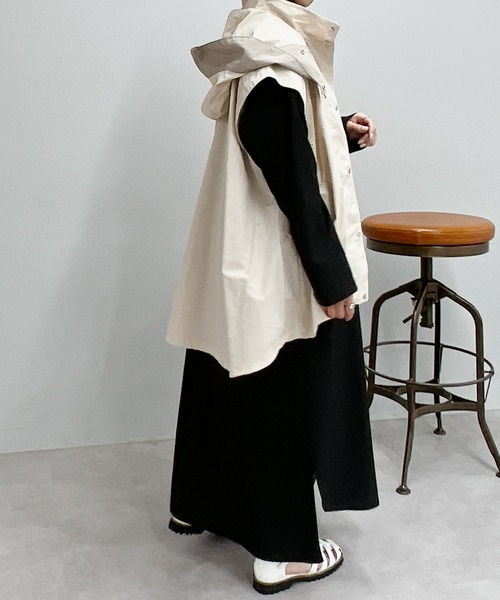 un dix cors(アンディコール)の「バイカラーマルチウェイマウンテンパーカー(マウンテンパーカー・レディース・ベージュ/グレイッシュベージュ・FREE)」の8枚目の写真