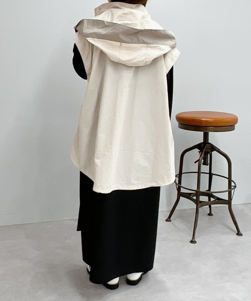 un dix cors(アンディコール)の「バイカラーマルチウェイマウンテンパーカー(マウンテンパーカー・レディース・ベージュ/グレイッシュベージュ・FREE)」の7枚目の写真