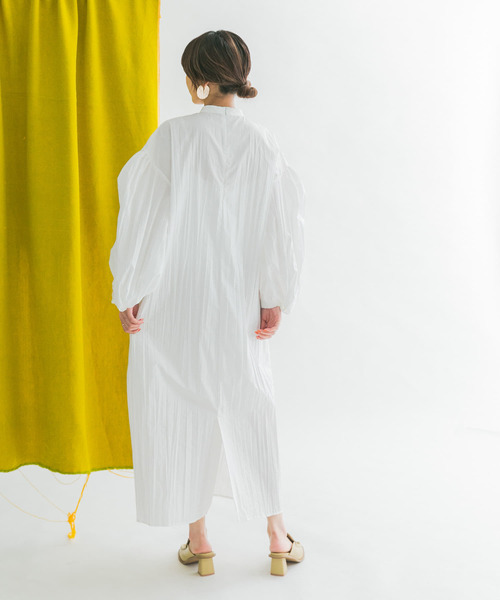 KBF(ケイビーエフ)の「クリンクルデザインワンピース(ワンピース・レディース・ブラック/ホワイト/ベージュ系その他・ONE)」の22枚目の写真