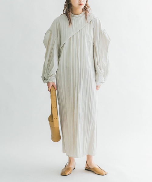 KBF(ケイビーエフ)の「クリンクルデザインワンピース(ワンピース・レディース・ブラック/ホワイト/ベージュ系その他・ONE)」の5枚目の写真