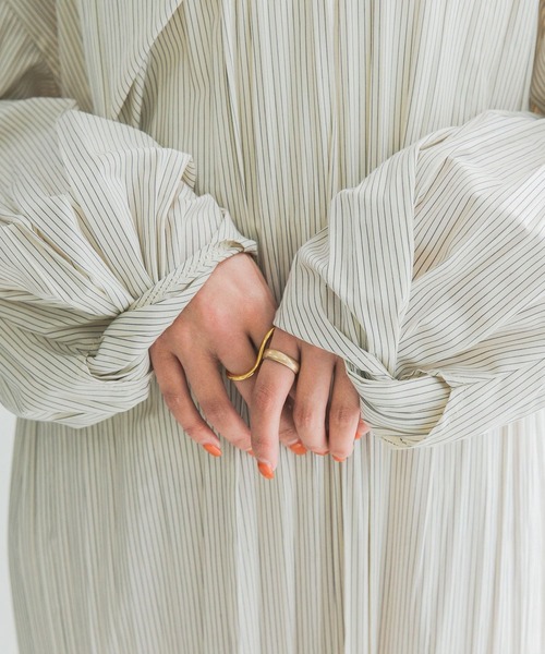 KBF(ケイビーエフ)の「クリンクルデザインワンピース(ワンピース・レディース・ブラック/ホワイト/ベージュ系その他・ONE)」の14枚目の写真