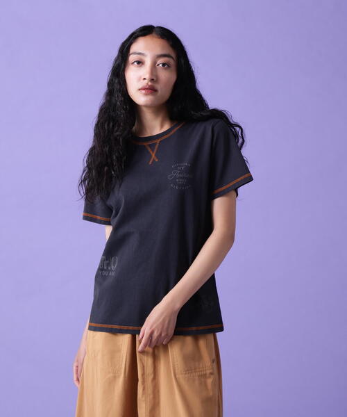 AVIREX（アヴィレックス）の「【直営店限定】PRODUCT DYEING STITCH T-SHIRT/ プロダクトダイイング ステッチTシャツ（Tシャツ/カットソー・レディース・パープル/アイボリー/ブラック/オリーブ系・M/S）」の9枚目の写真